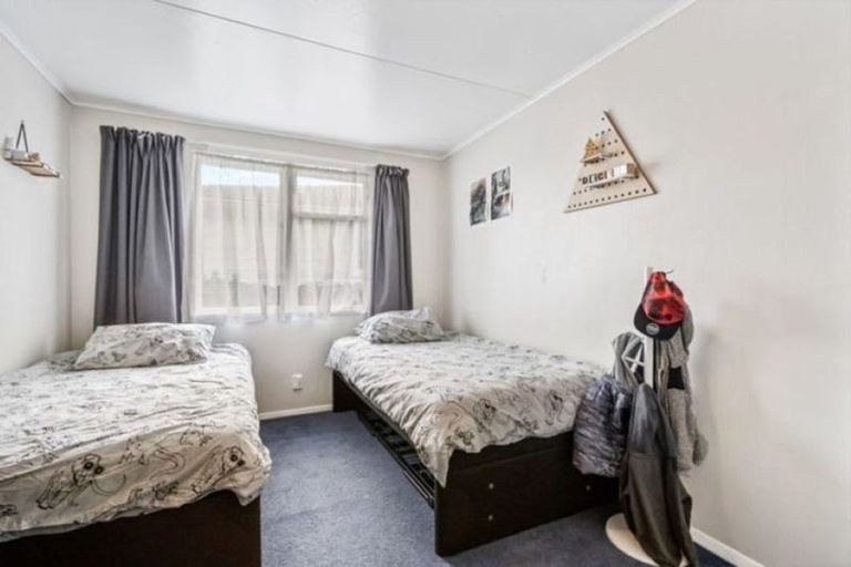 Photo of property in 61 Arimu Road, Papakura, 2110