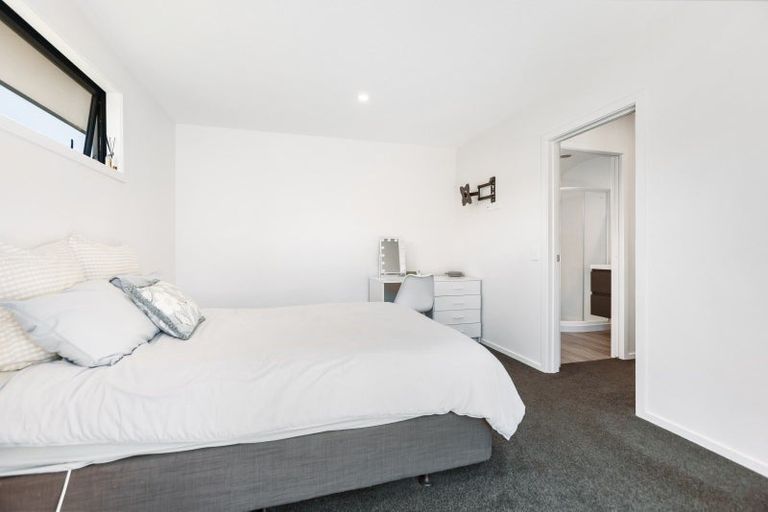 Photo of property in 10 Magpie Place, Lake Hawea, 9382