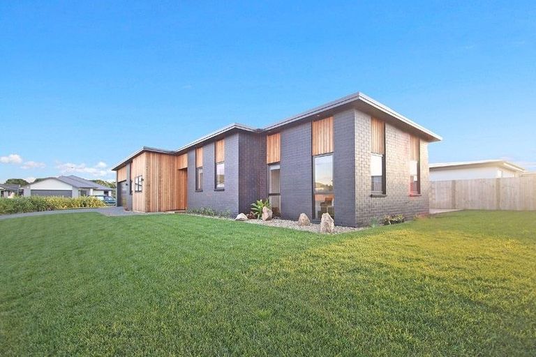 Photo of property in 22 Awatira Drive, Papamoa Beach, Papamoa, 3118