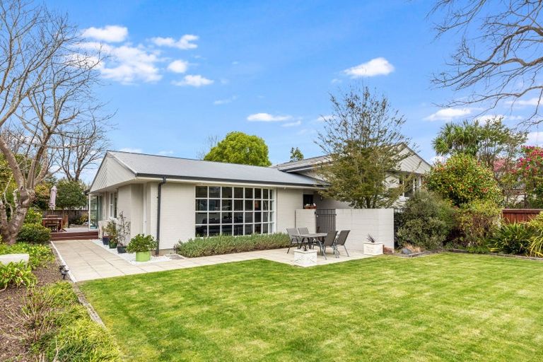 Photo of property in 90 Clyde Road, Ilam, Christchurch, 8041