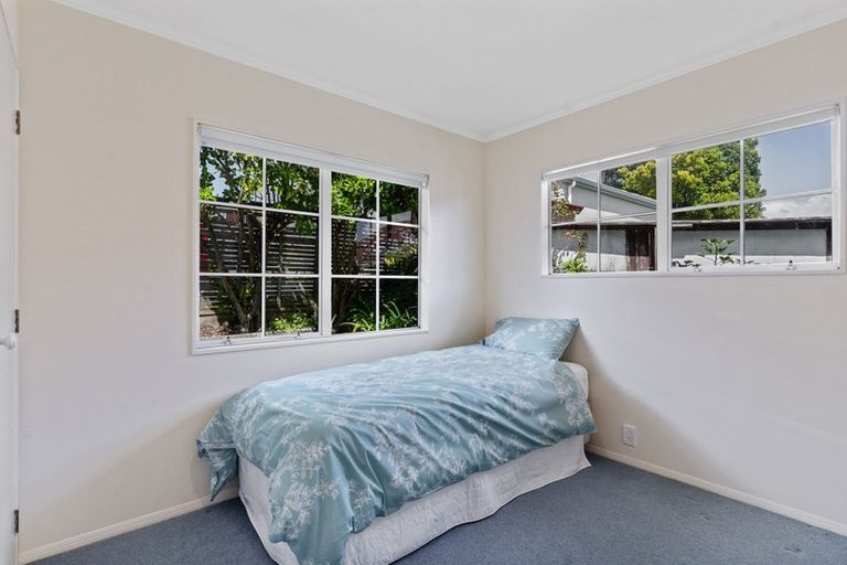 Photo of property in 2/25 College Road, Northcote, Auckland, 0627