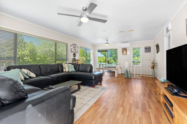 Photo of property in 15 Reynolds Place, Torbay, Auckland, 0630