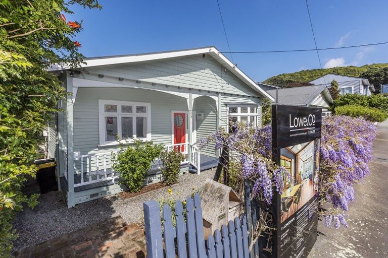 Photo of property in 39 Dee Street, Island Bay, Wellington, 6023
