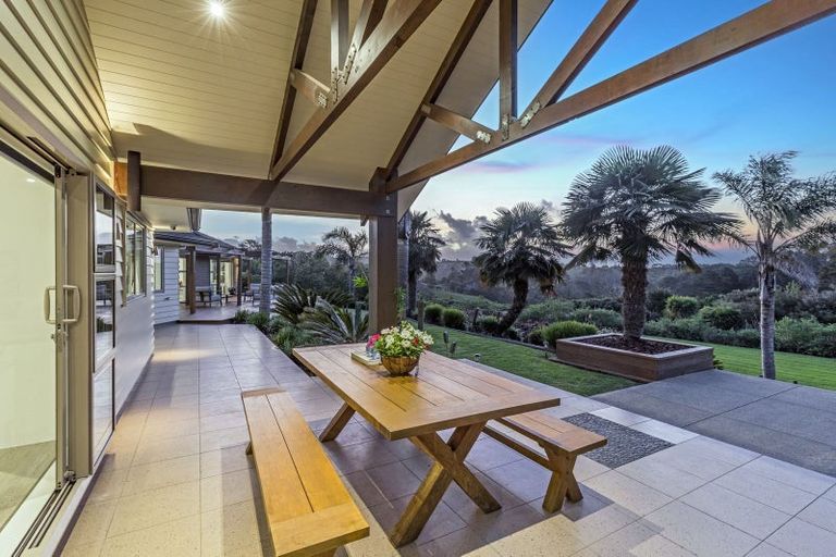 Photo of property in 127 Vaughans Road, Okura, Albany, 0792