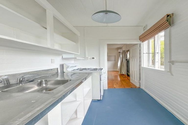 Photo of property in 36 Lawrence Street, Newtown, Wellington, 6021