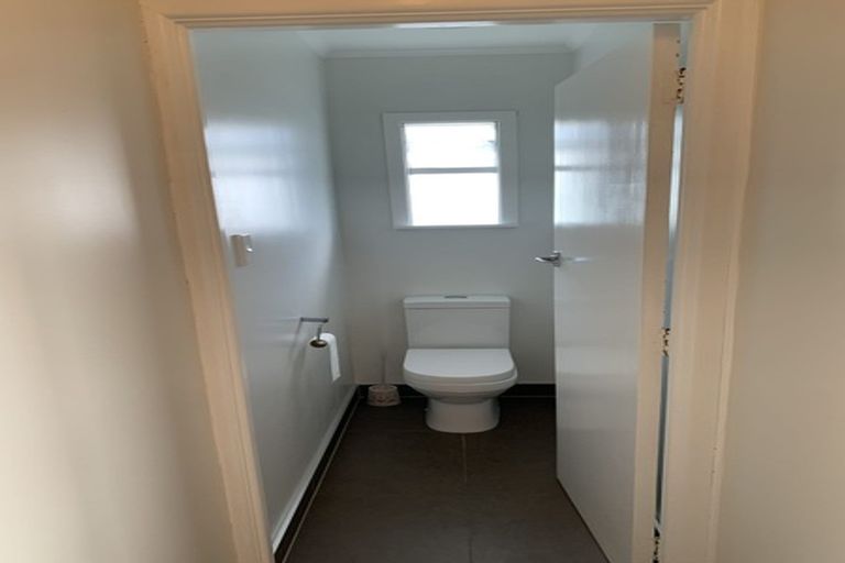 Photo of property in 44 Hepburn Road, Glendene, Auckland, 0602