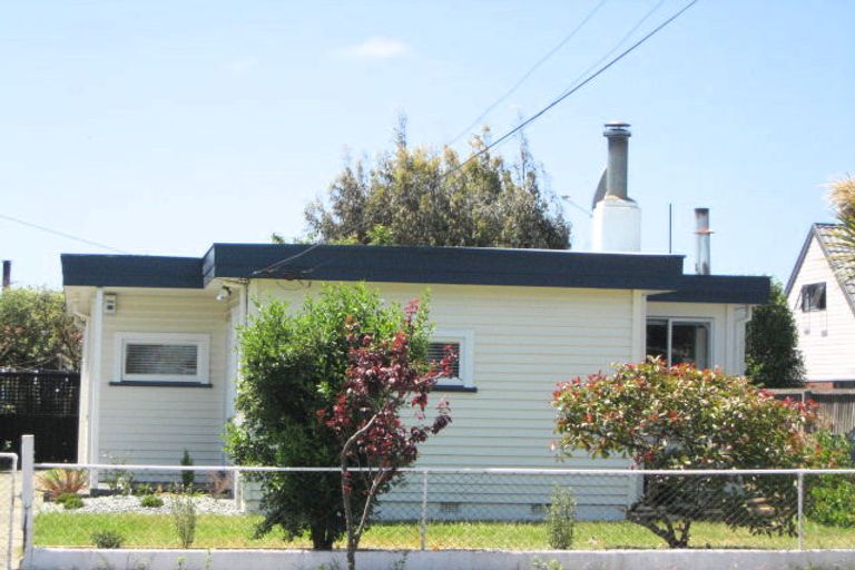 Photo of property in 127 Shortland Street, Wainoni, Christchurch, 8061