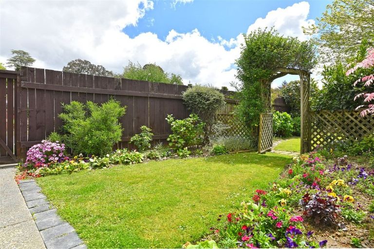 Photo of property in 4 Speargrass Grove, Timberlea, Upper Hutt, 5018