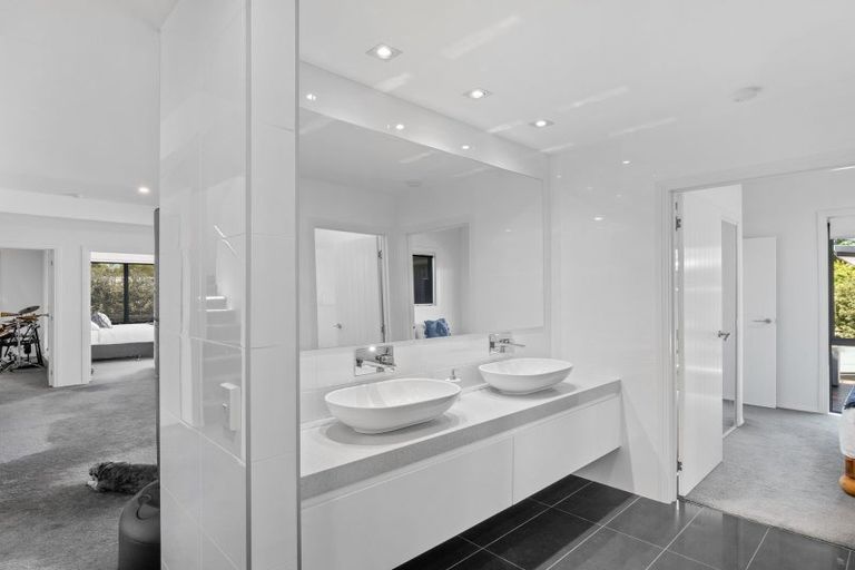 Photo of property in 282 Glamorgan Drive, Northcross, Auckland, 0630