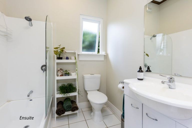 Photo of property in 30 Gloucester Street, Silverstream, Upper Hutt, 5019