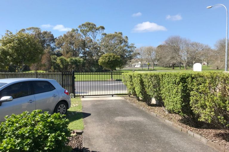 Photo of property in 73 Cascades Road, Pakuranga Heights, Auckland, 2010