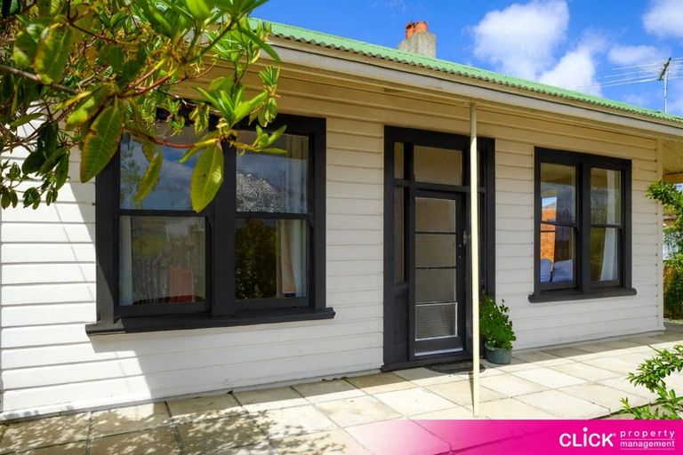 Photo of property in 111 Macandrew Road, South Dunedin, Dunedin, 9012