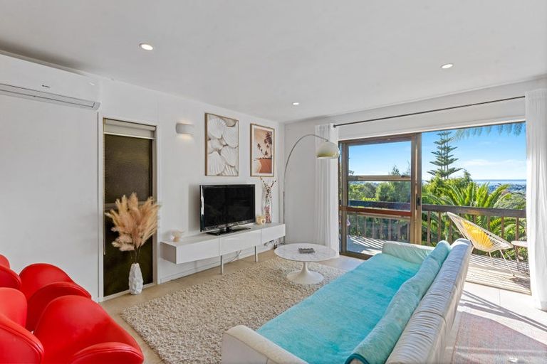 Photo of property in 1/813 East Coast Road, Northcross, Auckland, 0630