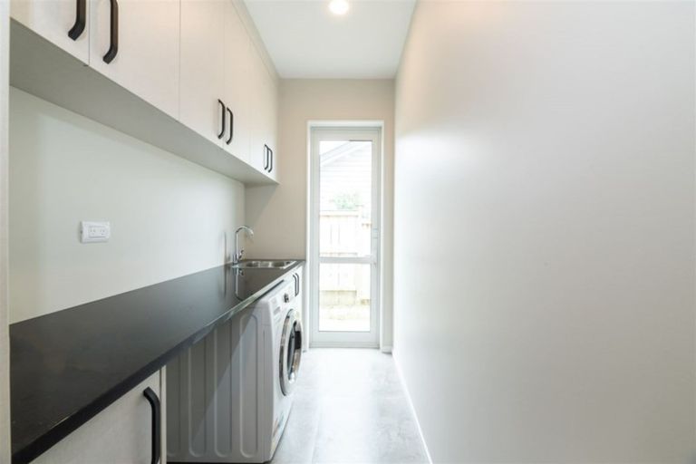 Photo of property in 10 Walter Ruddock Avenue, Kumeu, 0810