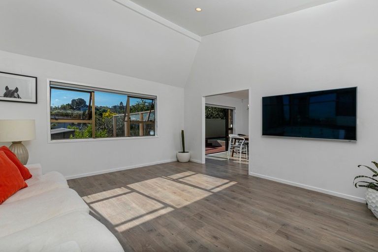 Photo of property in 2/22 Beulah Avenue, Rothesay Bay, Auckland, 0630