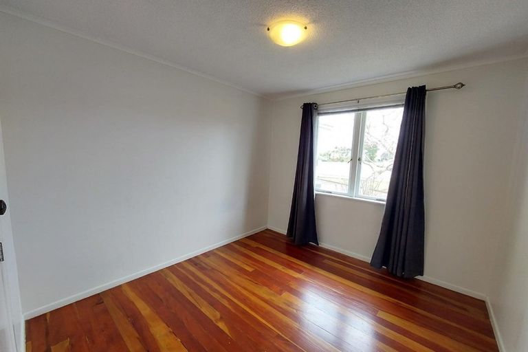 Photo of property in 294 Rangatira Road, Beach Haven, Auckland, 0626