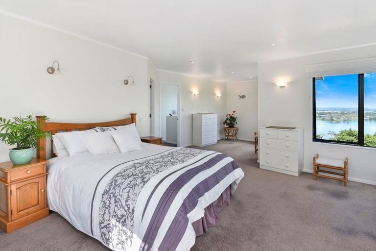 Photo of property in 19 Chatham Avenue, Paremoremo, Auckland, 0632