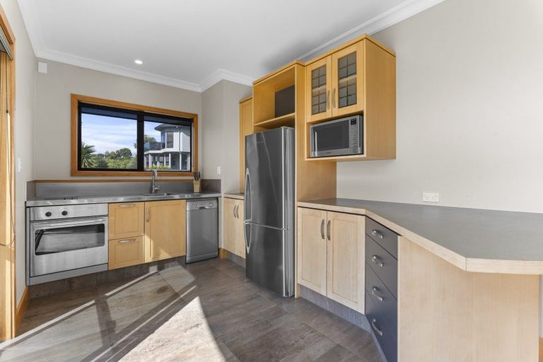 Photo of property in 1 Arden Place, Oakura, 4314