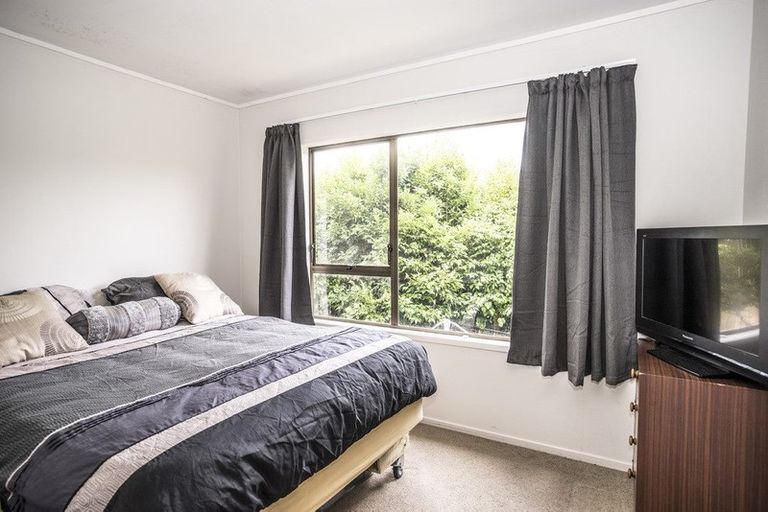 Photo of property in 5 Holyoake Place, Chatswood, Auckland, 0626