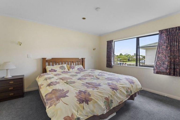 Photo of property in 24 Millhaven Place, Otaki, 5512
