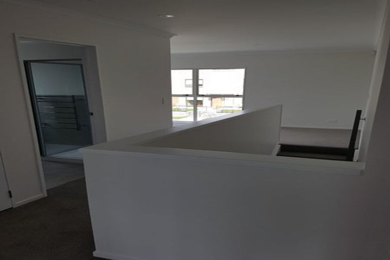 Photo of property in 9 Manutewhau Road, Massey, Auckland, 0614