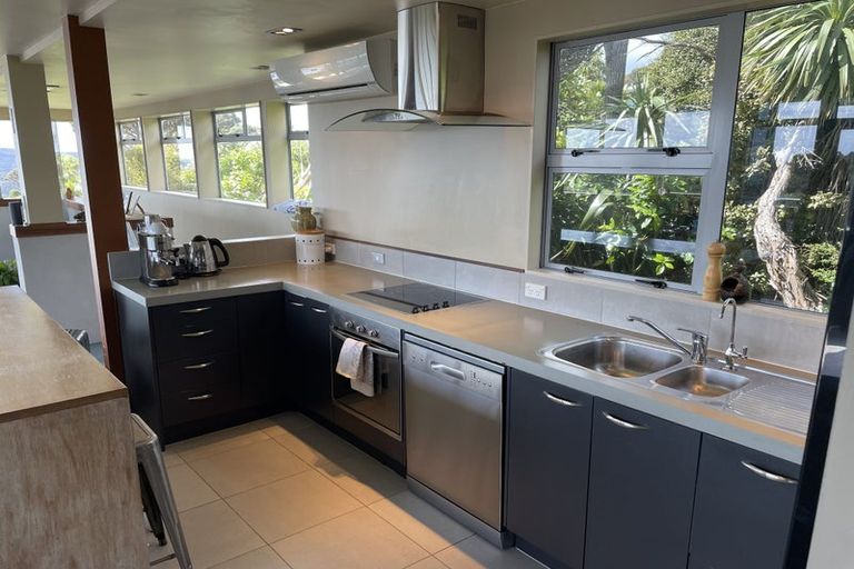 Photo of property in 16 Log Race Road, Piha, New Lynn, 0772