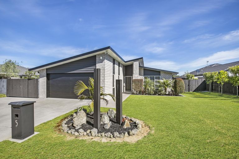 Photo of property in 5 Vivien Place, Patumahoe, Pukekohe, 2679