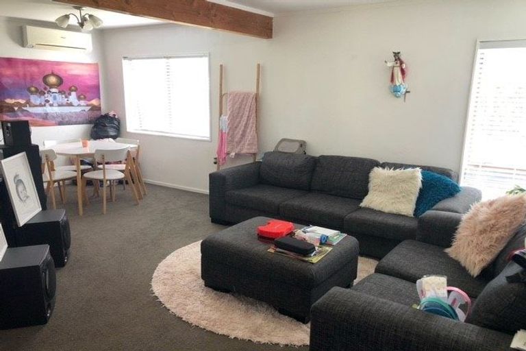Photo of property in 24 Karamu Street, Te Atatu Peninsula, Auckland, 0610