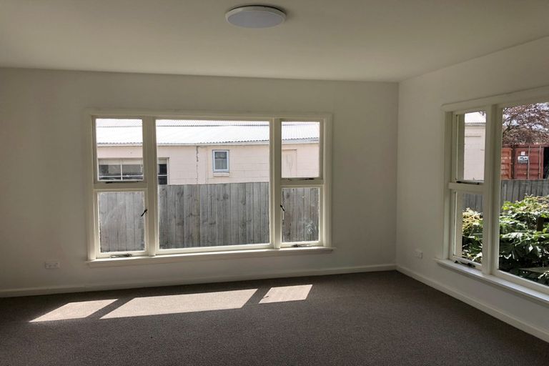 Photo of property in 27 Middlepark Road, Sockburn, Christchurch, 8042