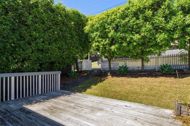 Photo of property in 1/23 Alexander Avenue, Torbay, Auckland, 0630
