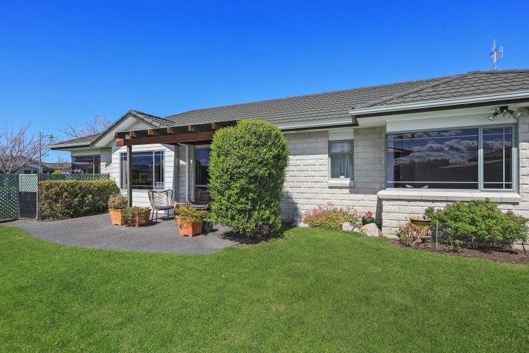 Photo of property in 2 Addington Place, Taradale, Napier, 4112