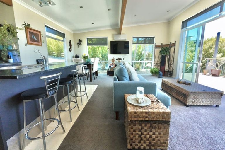 Photo of property in 8 Ocean View Road, Cable Bay, 0420