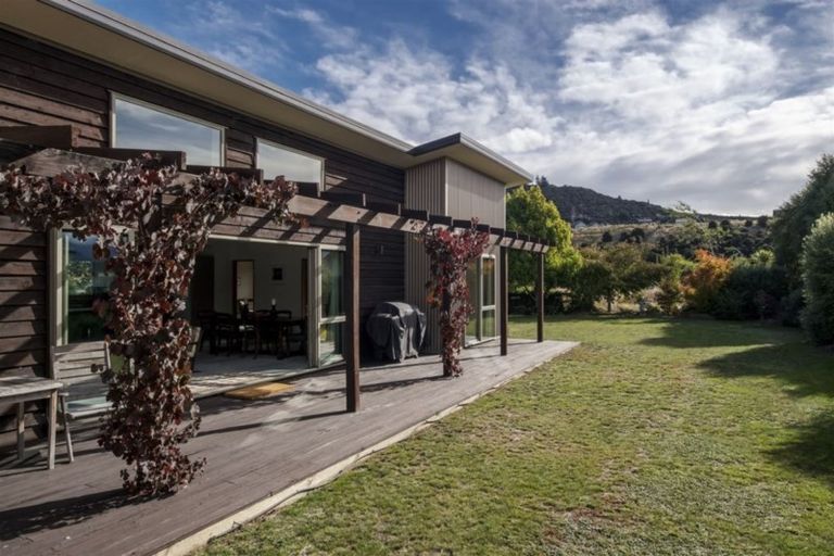 Photo of property in 14 Sherwin Avenue, Albert Town, Wanaka, 9305