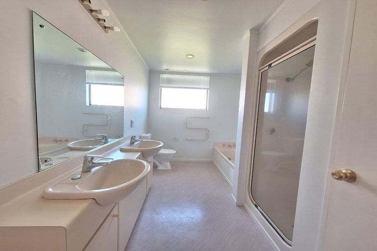 Photo of property in 1/1 Takutai Avenue, Bucklands Beach, Auckland, 2012