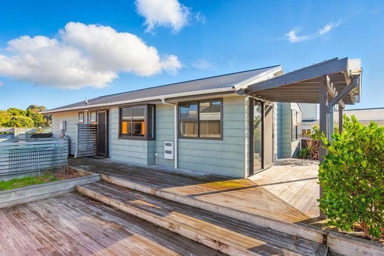 Photo of property in 30 Eruini Street, Waikanae Beach, Waikanae, 5036