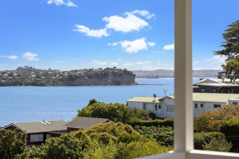 Photo of property in 12 Tindalls Bay Road, Tindalls Beach, Whangaparaoa, 0930