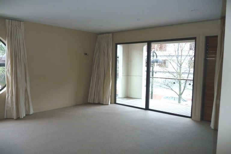 Photo of property in Latitude 37 East Apartments, 1d/20 Pakenham Street East, Auckland Central, Auckland, 1010