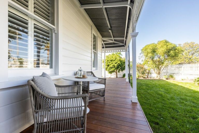 Photo of property in 27 Napier Terrace, Hospital Hill, Napier, 4110