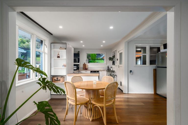 Photo of property in 73 Taylor Terrace, Tawa, Wellington, 5028
