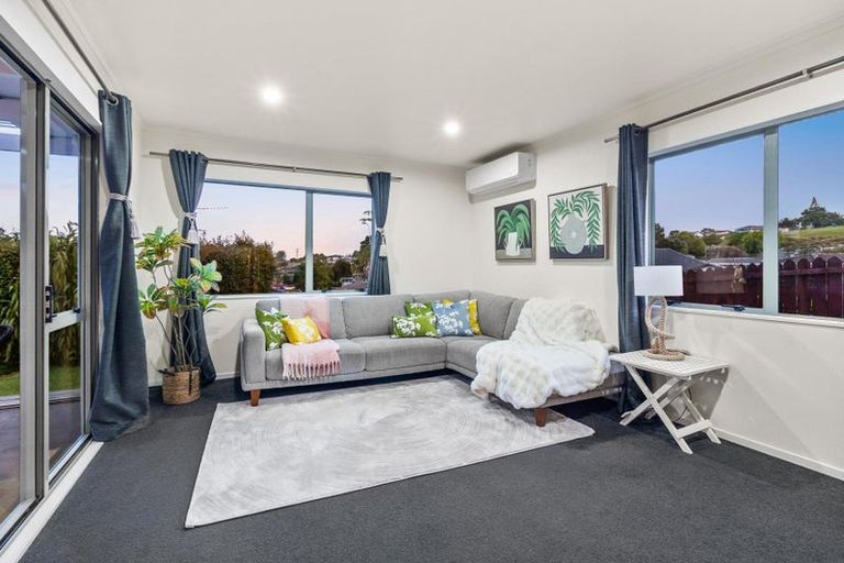 Photo of property in 23 Faram Place, Massey, Auckland, 0614