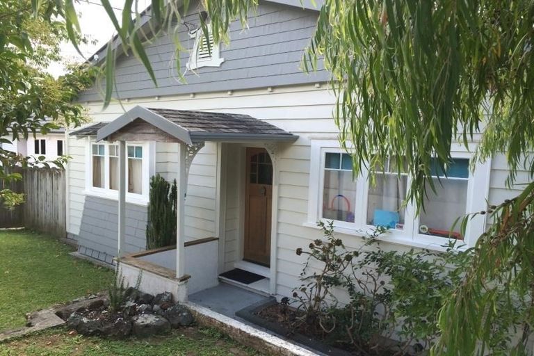 Photo of property in 2/3 Corunna Road, Milford, Auckland, 0620