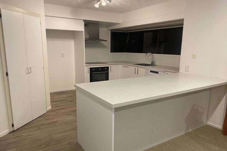 Photo of property in 20 Taupata Street, Redcliffs, Christchurch, 8081