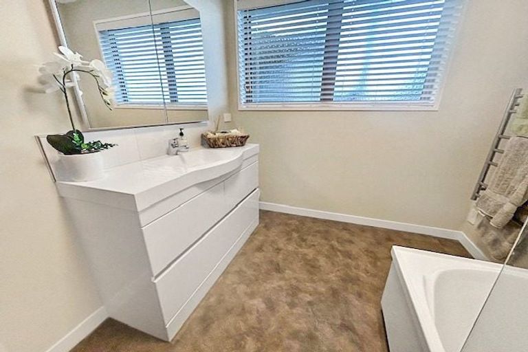 Photo of property in 19 Pirinoa Street, Feilding, 4702