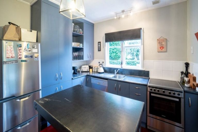 Photo of property in 19 East Street, Terrace End, Palmerston North, 4410