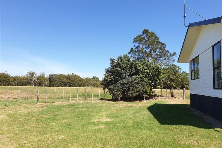 Photo of property in 42 Parakai Avenue, Parakai, 0830