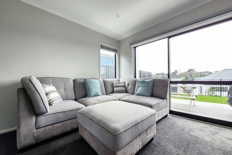 Photo of property in 24 Hokioi Drive, Kenepuru, Porirua, 5022