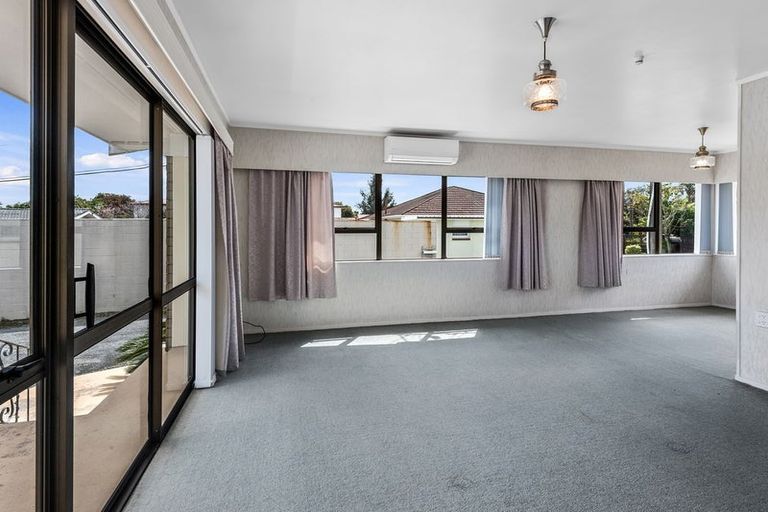 Photo of property in 27 Kamo Road, Regent, Whangarei, 0112