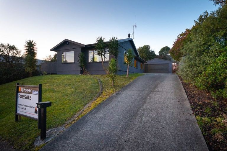 Photo of property in 35 Dahlstrom Grove, Kelvin Grove, Palmerston North, 4414