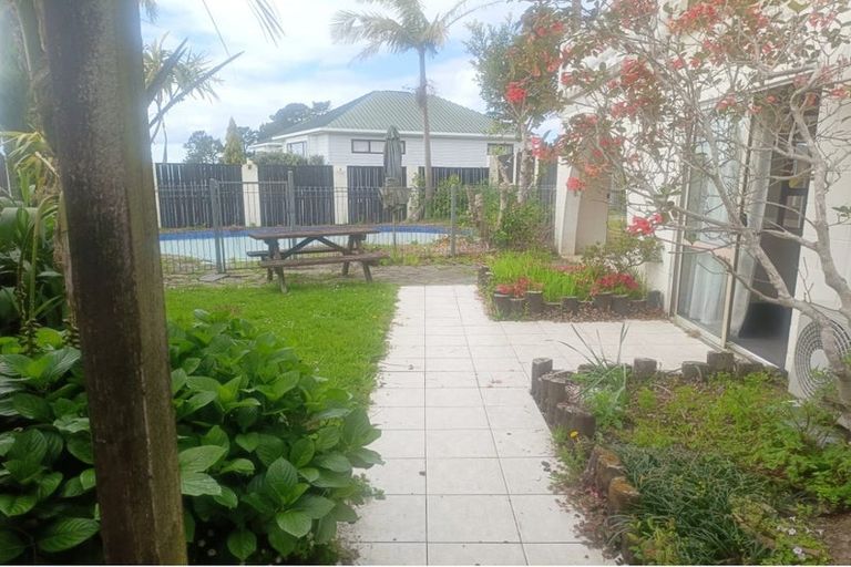 Photo of property in 14 Tatyana Place, Massey, Auckland, 0614