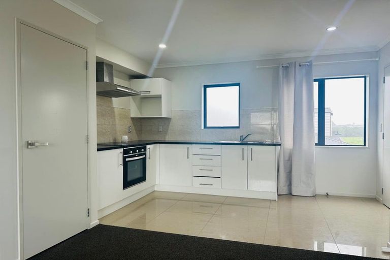 Photo of property in 2/8 Kerrs Road, Wiri, Auckland, 2104